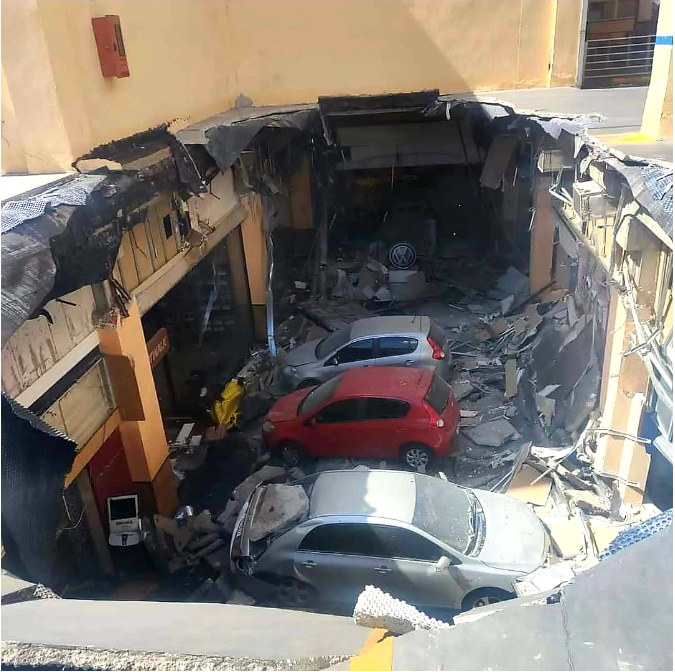 Teto do Shopping Osasco Plaza desaba destrói área do cinema e não